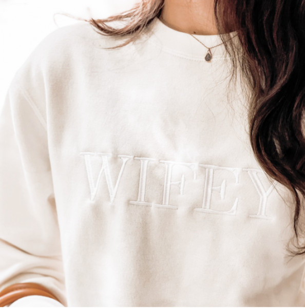 Wifey Pullover